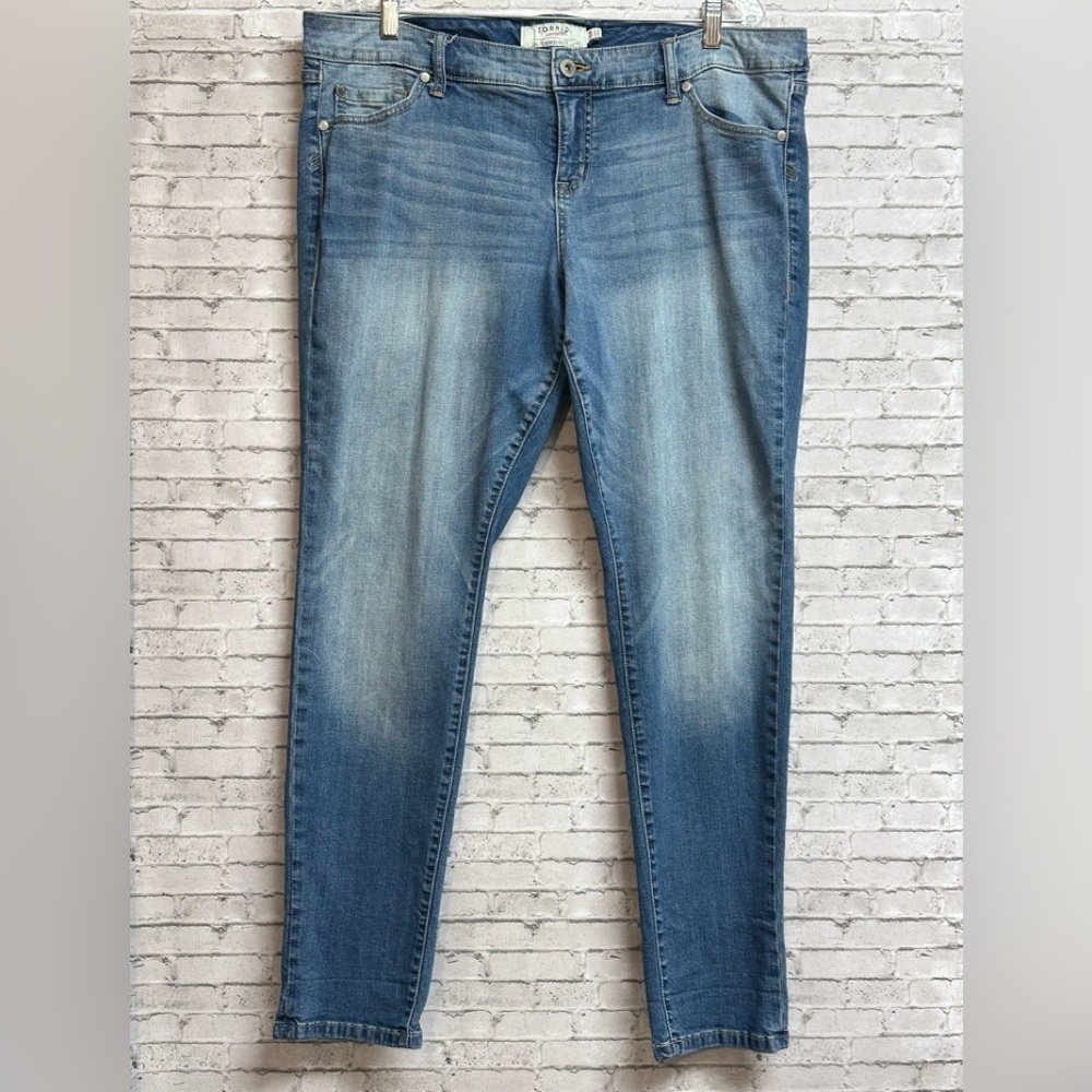 TORRID Womens Size 16 Light Wash Jeans Straight Leg Denim Pants